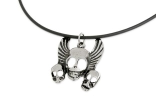 Oryginalny wisiorek w kształcie czaszki ze skrzydłami, wykonany z metalu nieszlachetnego w kolorze ciemnego srebra