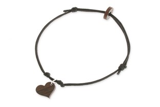 Ta elegancka bransoletka z czarnego sznurka jubilerskiego łączy w sobie minimalizm z rustykalnym urokiem