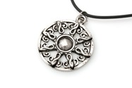 Amulet w kształcie celtyckiego słońca, zapewniający siłę i moc
