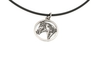 Oryginalny dwustronny wisiorek koloru starego srebra w kształcie emblematu konia wpisanego w okrąg