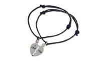 Podwójna bransoletka wykonana ze sznurka jubilerskiego w kolorze czarnym z zawieszką w kolorze srebrnym błyszczącym