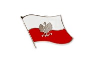 Przypinka w kształcie powiewającej na wietrze polskiej flagi, wykonanej z metalu nieszlachetnego w kolorze srebrnym
