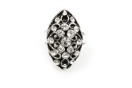 Piękny pierścionek w stylu retro z czarnym wypełnieniem, wysadzany wieloma szklanymi, bezbarwnymi cyrkoniami
