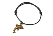 Bransoletka wykonana ze sznurka jubilerskiego w kolorze czarnym, z przywieszką wykonaną z metalu nieszlachetnego w kolorze postarzonego złota, w kształcie delfina