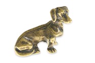 Figurka z podobizną psa, wykonana z metalu nieszlachetnego w kolorze starego złota, z wyraźnie podkreślonymi detalami