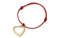 Romantyczna bransoletka wykonana z woskowanego, czerwonego sznurka jubilerskiego z przywieszką w kształcie obrysu serca