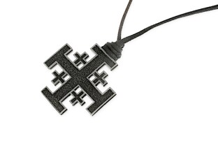 Oryginalny wisior męski z motywem krzyża jerozolimskiego wykonany z metalu nieszlachetnego w stalowym kolorze