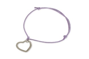Delikatna bransoletka, wykonana ze sznurka jubilerskiego w odcieniu fioletu ze srebrną zawieszką przedstawiającą otwarte srebrne serce, o regulowanym obwodzie