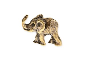 Figurka słonia z trąbą uniesioną do góry małej wielkości, wykonana z metalu nieszlachetnego w kolorze starego złota pokrytego mosiądzem