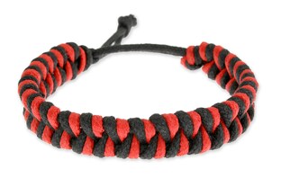 Czarno Czerwona bransoletka zaplatana sznurkiem jubilerskim techniką makrama
