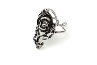Oryginalny pierścionek z różą w formie pięknego, rozwiniętego kwiatu z wzorzystą łodygą i liścmi