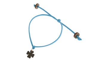 Bransoletka sznurkowa z drewnianą zawieszką koloru niebieskiego
