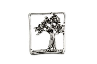Broszka z metalu nieszlachetnego, w kształcie drzewa zawartego w ramce, o barwie starego srebra