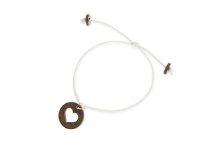Biała bransoletka wykonana ze sznurka jubilerskiego, z drewnianą zawieszką w kształcie koła z wypalonym serduszkiem