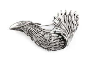 Piękna subtelna brosza przypominająca gnące się na wietrze źdźbła trawy, wykonana z metalu nieszlachetnego w kolorze starego srebra