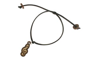 Lekka sznurkowa bransoletka w kolorze czarnym z brązową przywieszka w kształcie klucza wiolinowego, wykonana ze sznurka jubilerskiego oraz drewnianych elementów