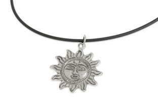 Oryginalny wisiorek w kształcie słońca, wykonany z metalu nieszlachetnego w kolorze starego srebra